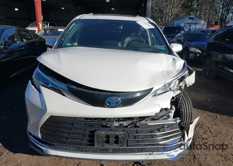 2021 Toyota Sienna Platinum z USA, uszkodzony, nr VIN 5TDERKEC8MS008585